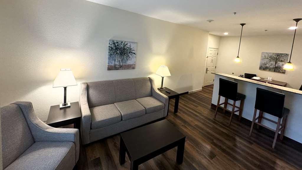 Best Western Plus Valdosta Hotel & Suites Room photo