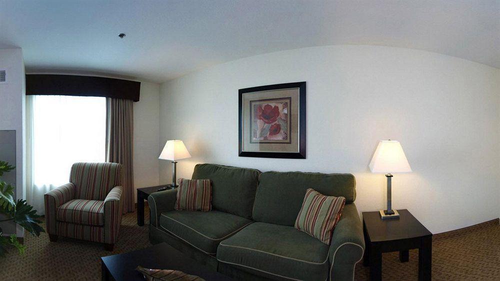 Best Western Plus Valdosta Hotel & Suites Exterior photo
