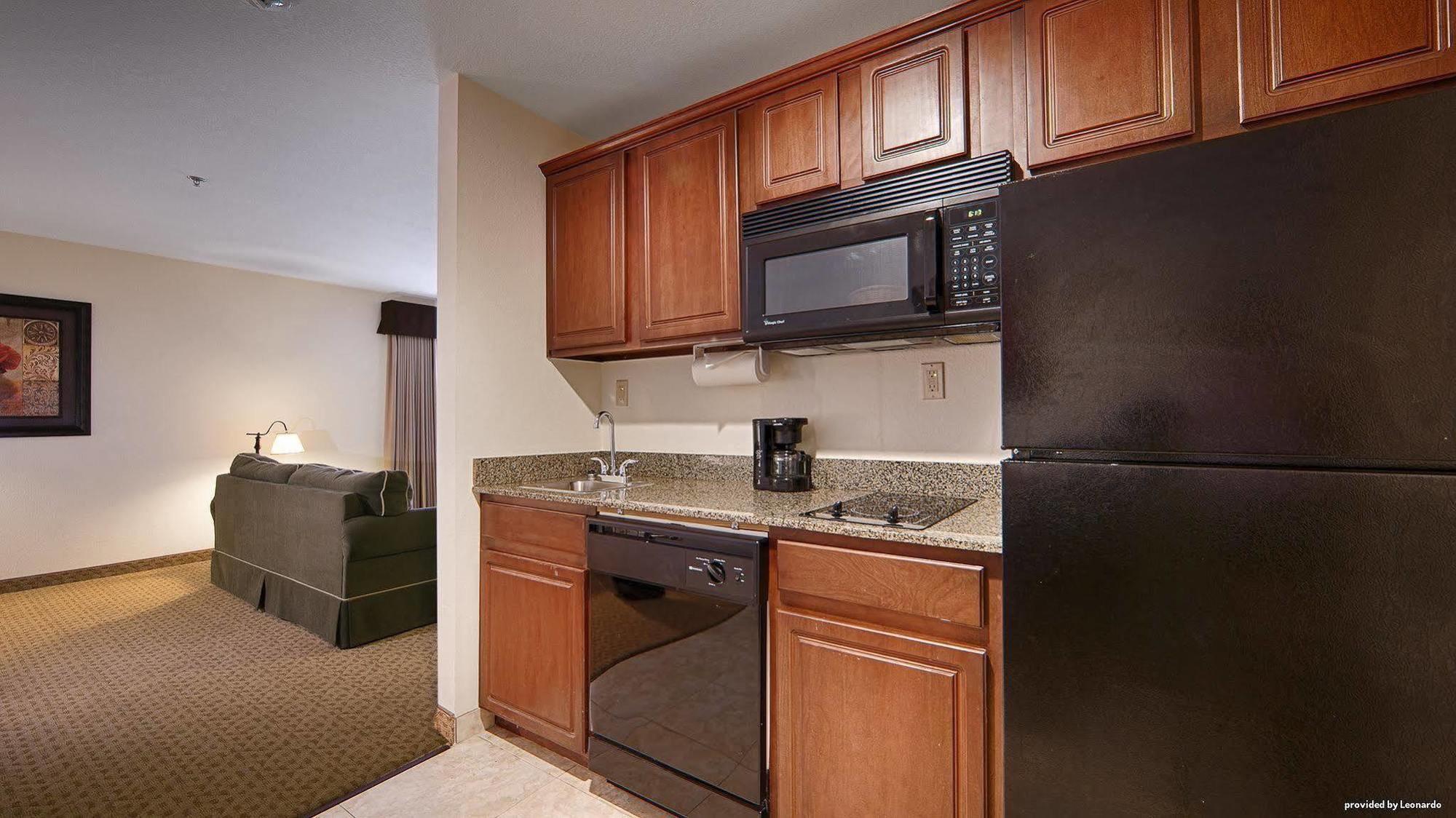 Best Western Plus Valdosta Hotel & Suites Exterior photo